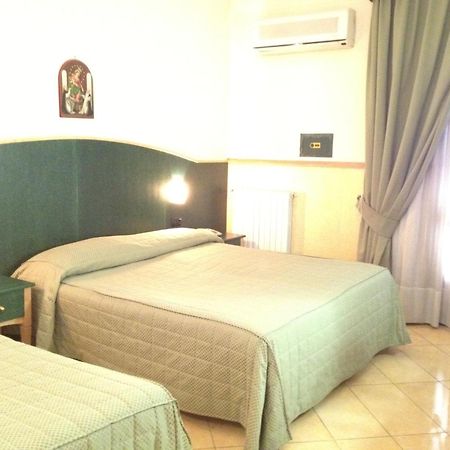 Hotel Ristorante Amitrano Помпей Екстериор снимка