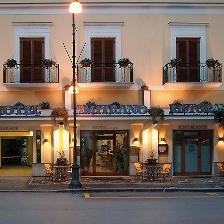 Hotel Ristorante Amitrano Помпей Екстериор снимка