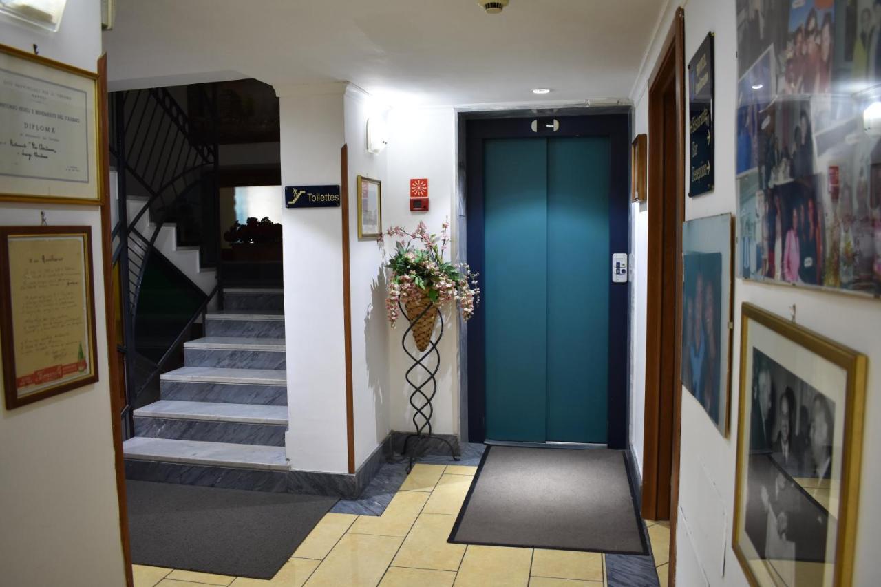 Hotel Ristorante Amitrano Помпей Екстериор снимка