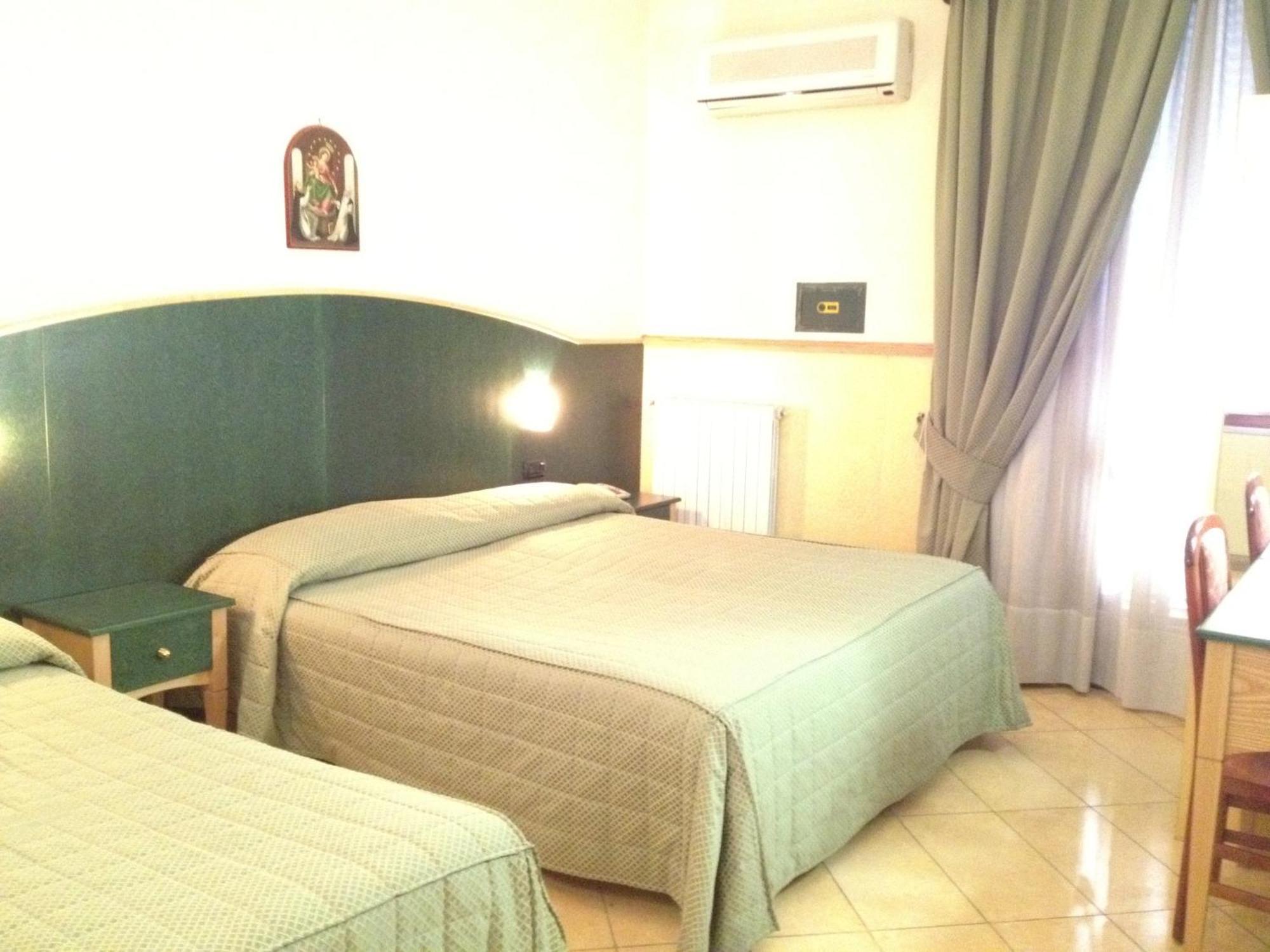 Hotel Ristorante Amitrano Помпей Екстериор снимка