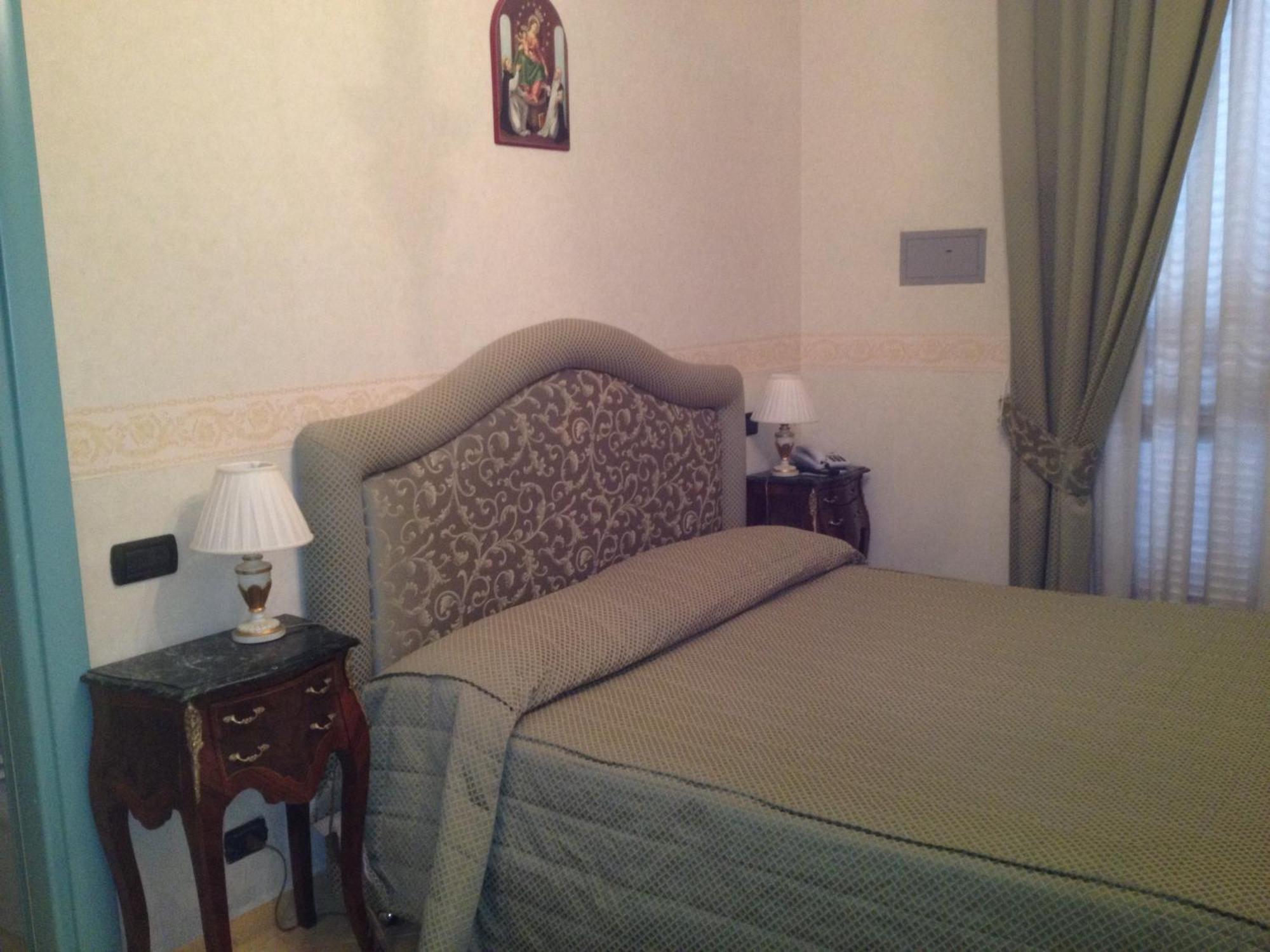 Hotel Ristorante Amitrano Помпей Екстериор снимка