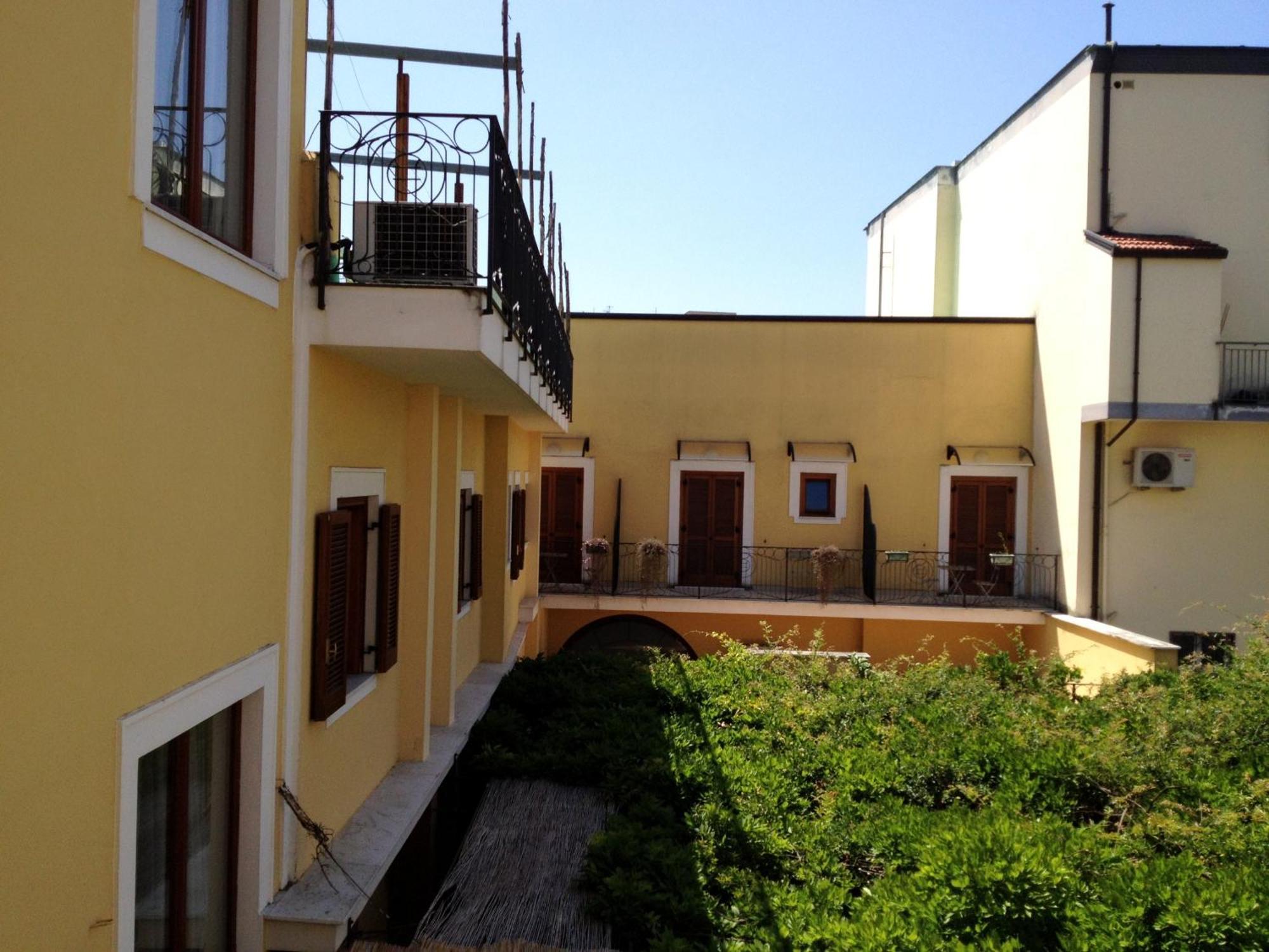 Hotel Ristorante Amitrano Помпей Екстериор снимка