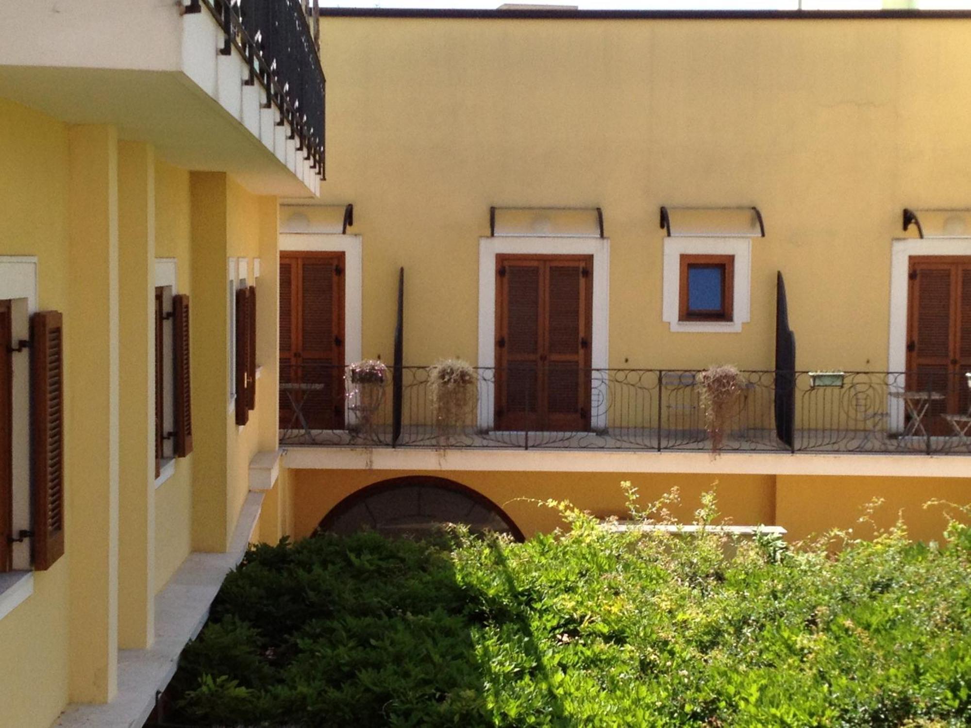 Hotel Ristorante Amitrano Помпей Екстериор снимка