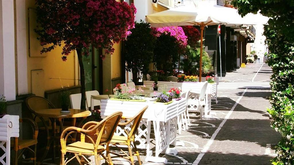 Hotel Ristorante Amitrano Помпей Екстериор снимка