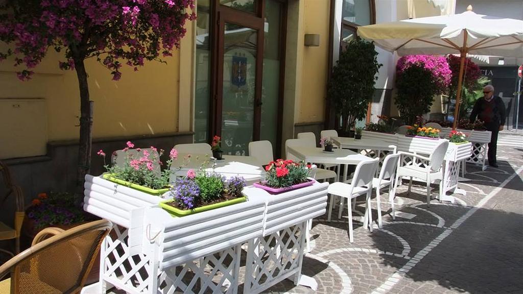 Hotel Ristorante Amitrano Помпей Екстериор снимка