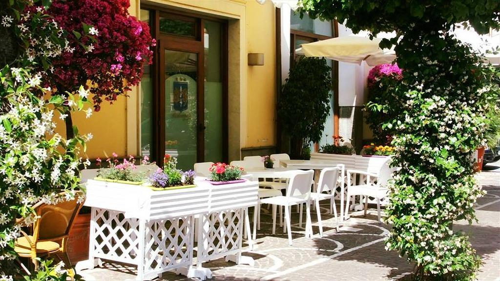 Hotel Ristorante Amitrano Помпей Екстериор снимка