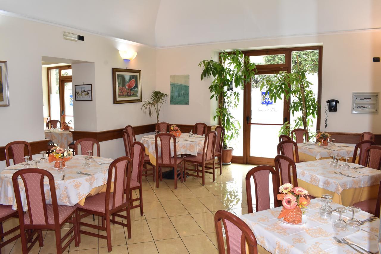Hotel Ristorante Amitrano Помпей Екстериор снимка