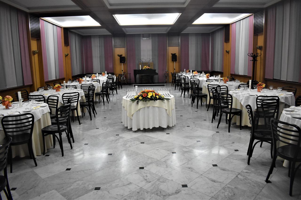 Hotel Ristorante Amitrano Помпей Екстериор снимка