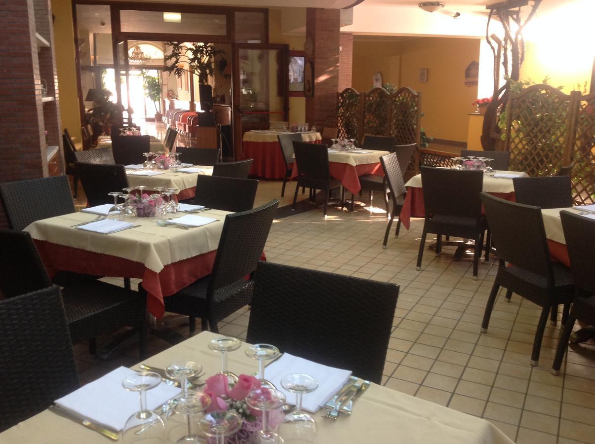 Hotel Ristorante Amitrano Помпей Екстериор снимка