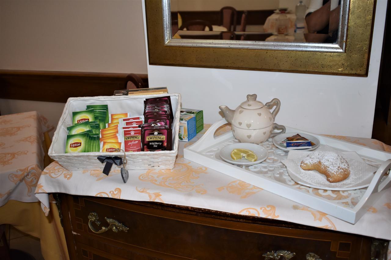 Hotel Ristorante Amitrano Помпей Екстериор снимка