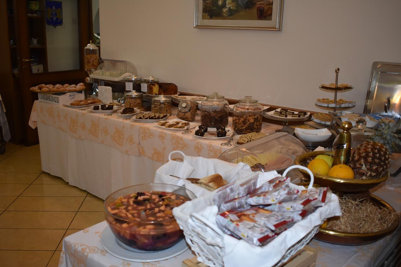 Hotel Ristorante Amitrano Помпей Екстериор снимка