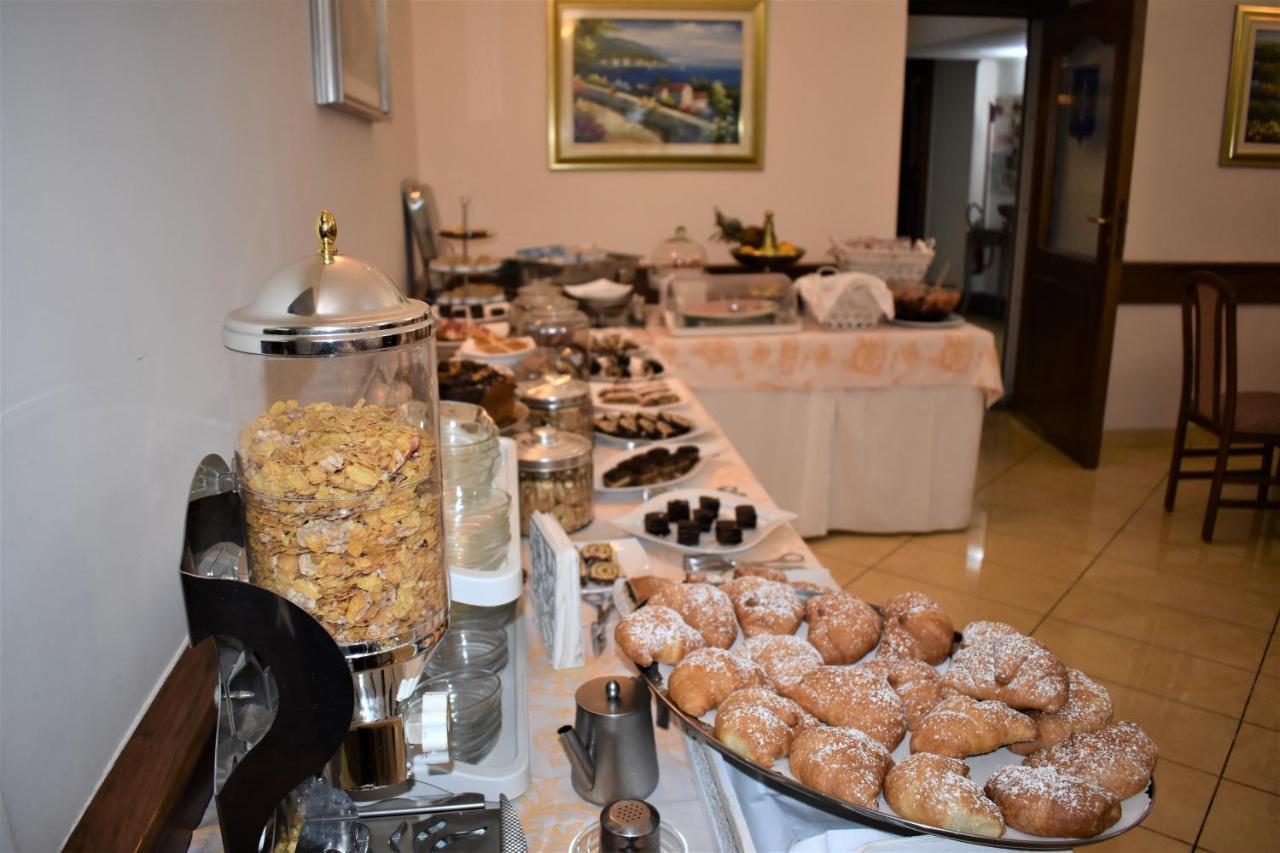 Hotel Ristorante Amitrano Помпей Екстериор снимка
